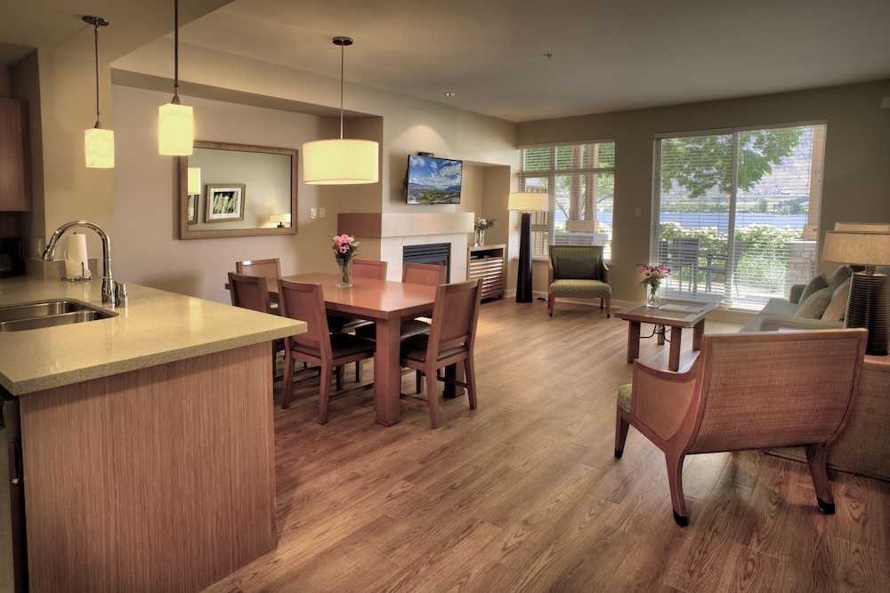 Luxury Townhome, 2 Bedrooms, Lake View