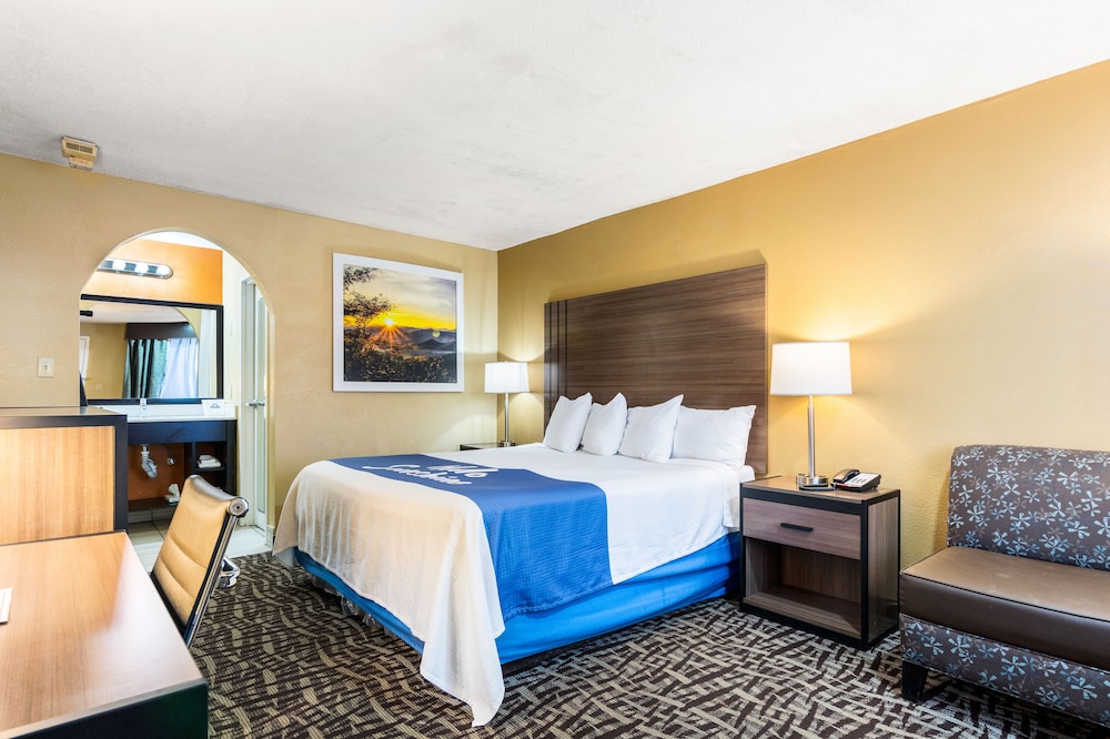 Business Room, 1 King Bed - Photo 1