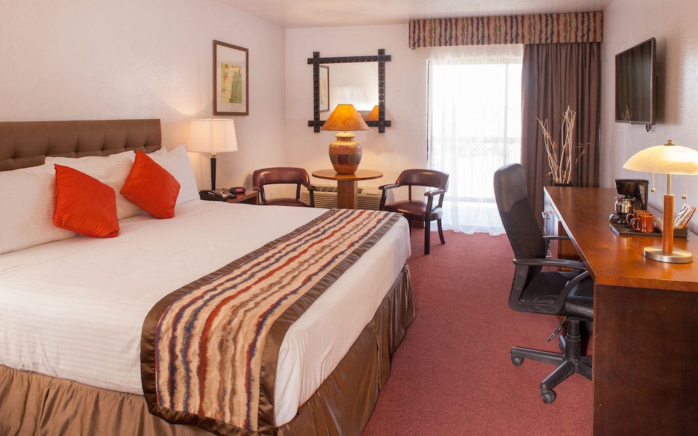 Deluxe Room, 1 King Bed photo 2