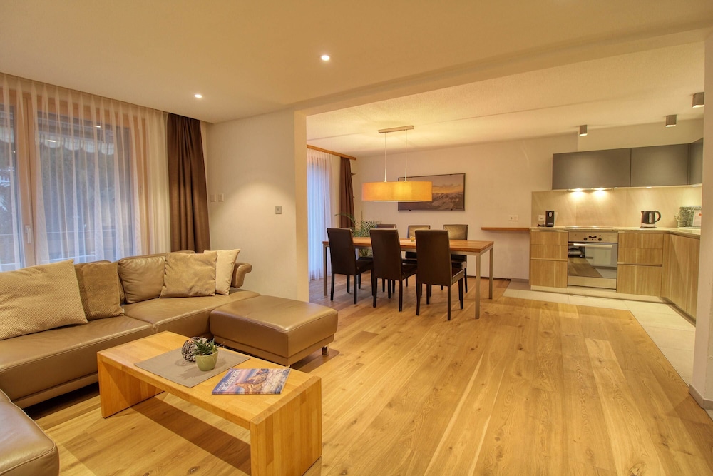 Luxury Apartment, 3 Bedrooms, Mountain View, Mountainside