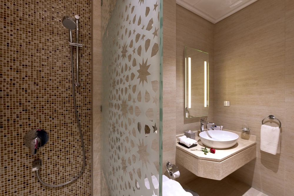 Deluxe King Room - Photo 3