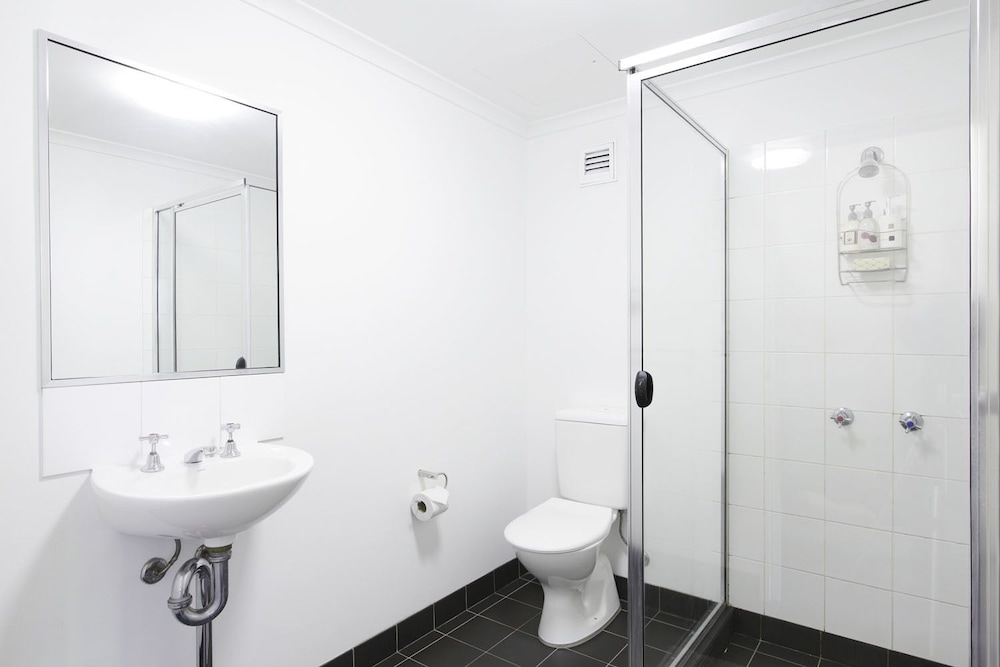 Single Room with Shared Bathroom photo 2