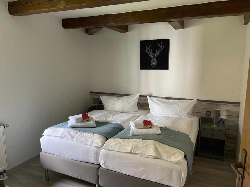 Family Suite, 2 Bedrooms, Private Bathroom, Garden View photo 2