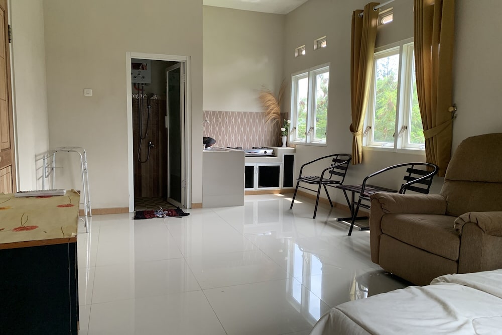 Family Room - Photo 13