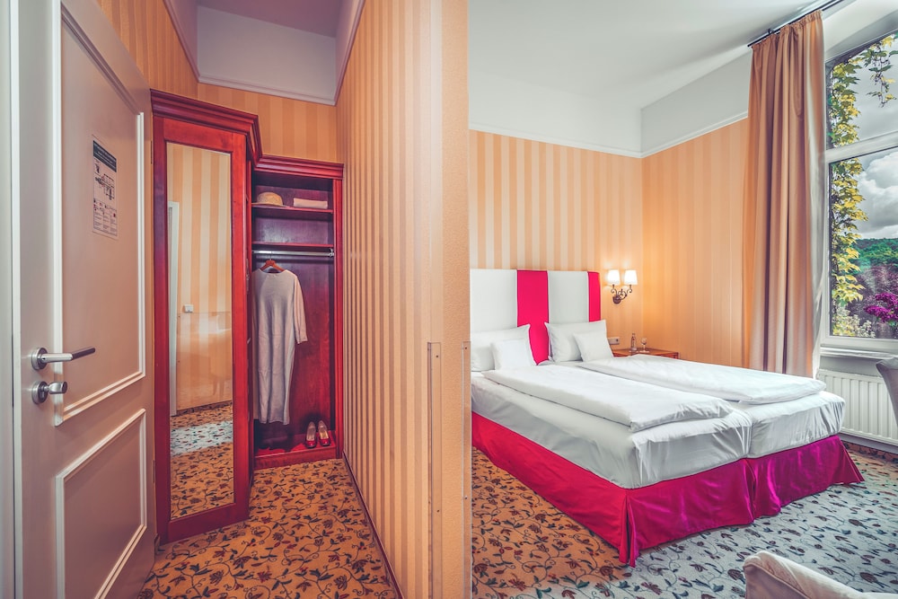 Standard Double or Twin Room photo 2