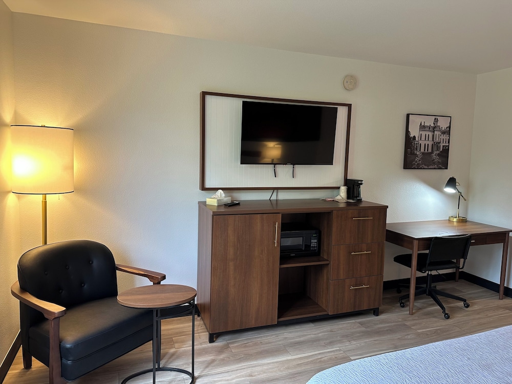 Standard Room, 1 King Bed - Photo 4