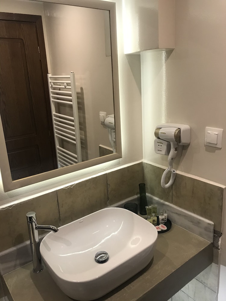 Standard Double Room - Photo 5