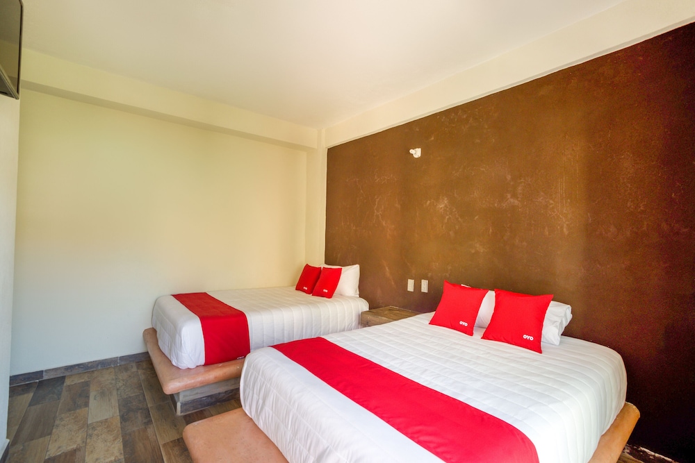 Standard Room, 2 Queen Beds photo 2