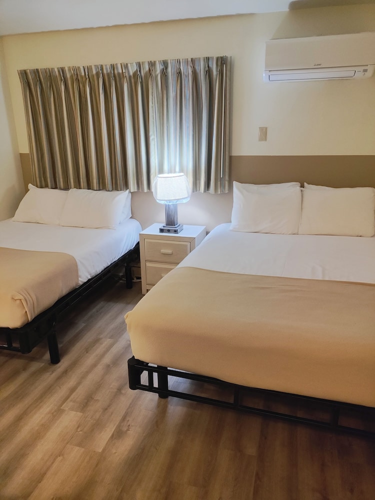Deluxe Suite, Pool View (Type 6) photo 2