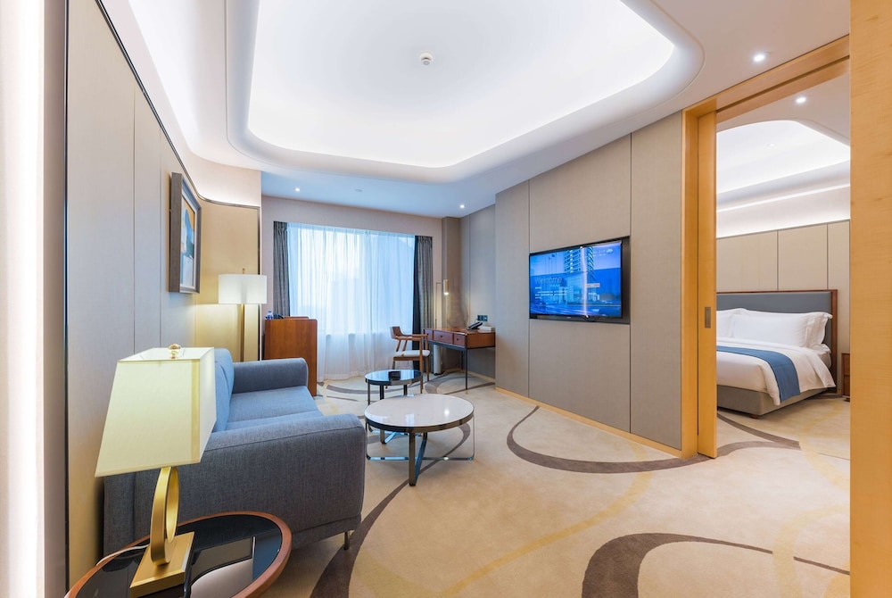 Deluxe Suite, 1 King Bed, Non Smoking (Executive)