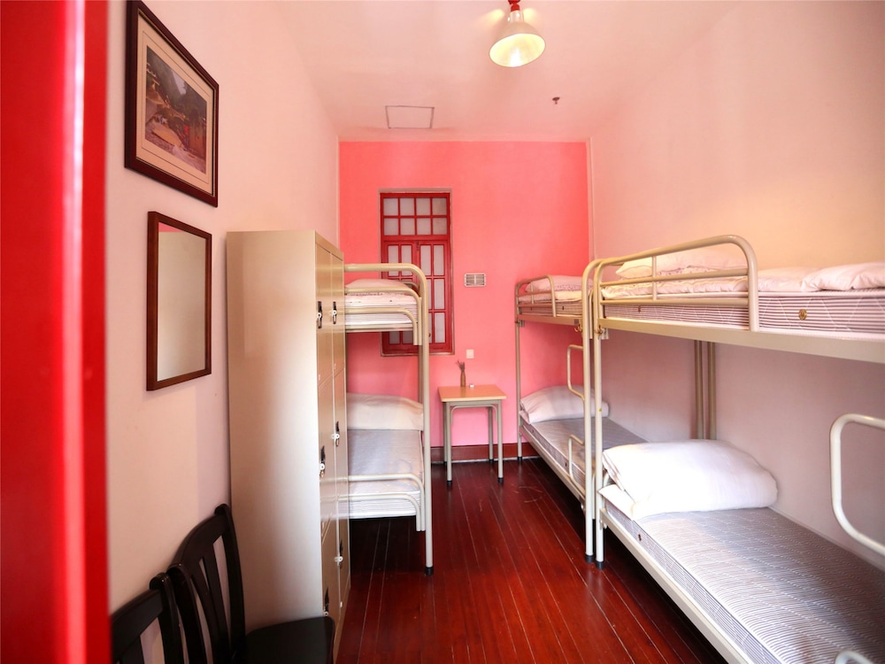 Mixed 6-Beds Dormitory photo 1