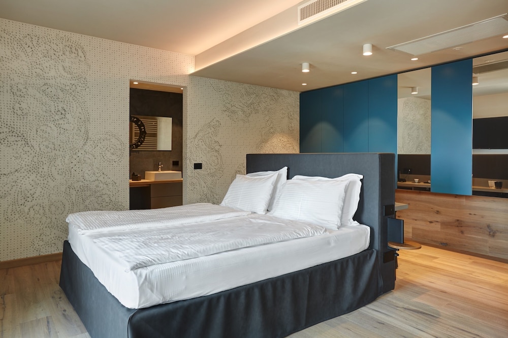 Luxury Room, Balcony, Harbor View
