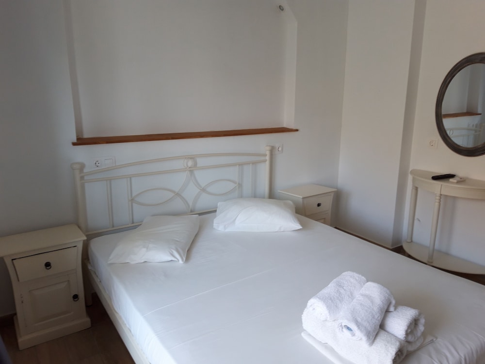 Basic Double Room, Garden View