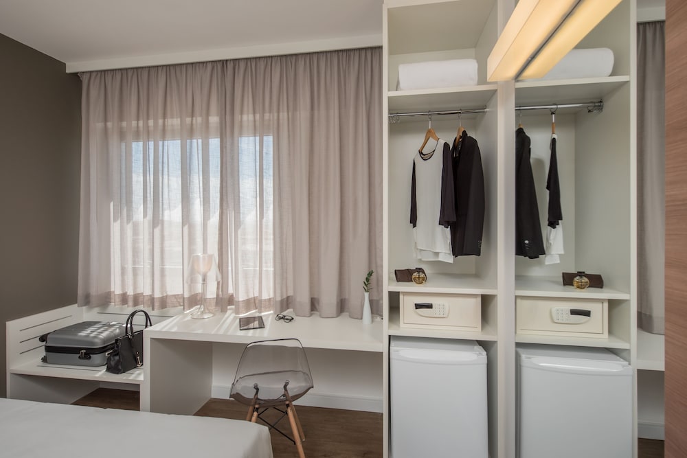 Deluxe Triple Room photo 3