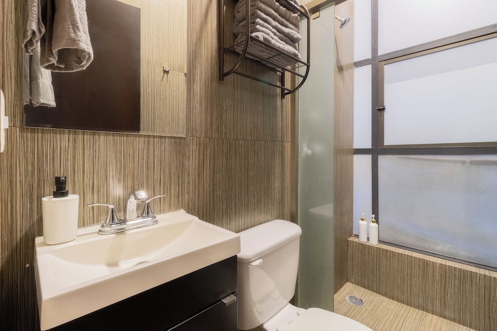 Premier Apartment F104 photo 3