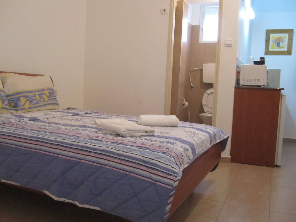 Classic Quadruple Room photo 2
