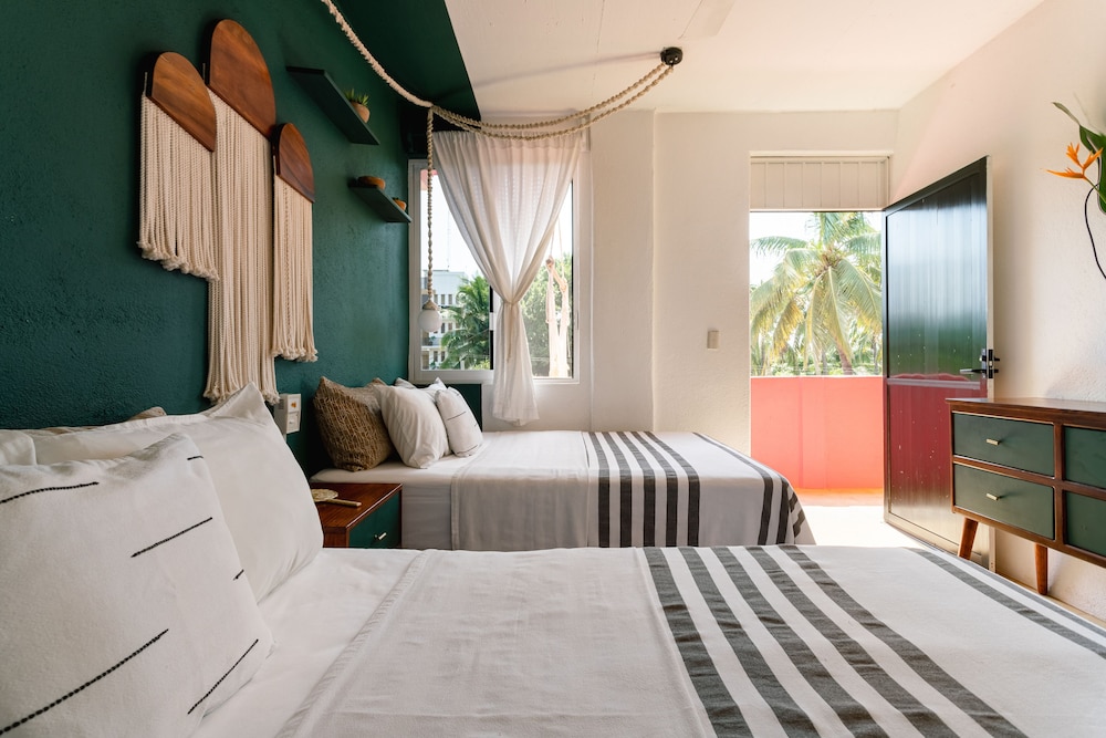 Basic Twin Room, 2 Double Beds