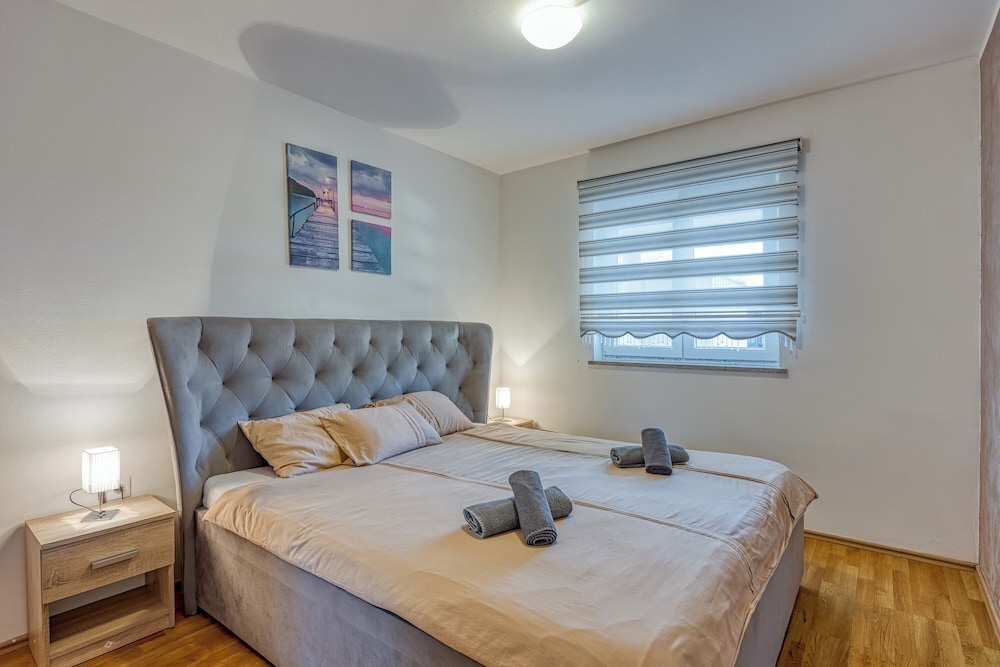 Family House, 4 Bedrooms (Holiday Home With Pool)