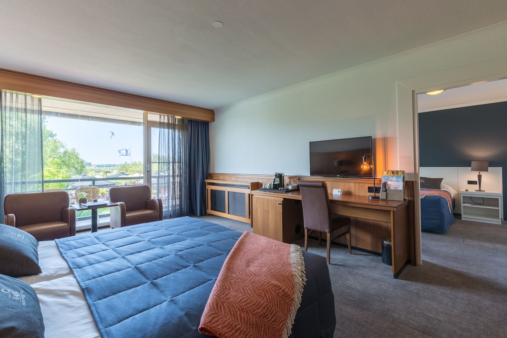 Family Room, 2 Bedrooms