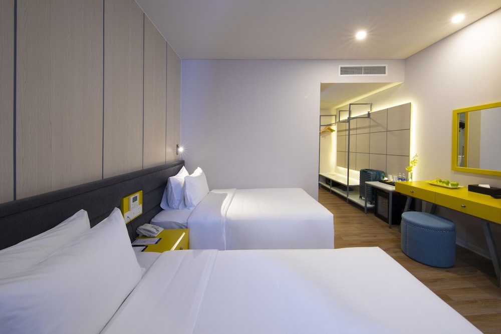 Junior Suite, 2 Twin Beds, City View - Photo 6