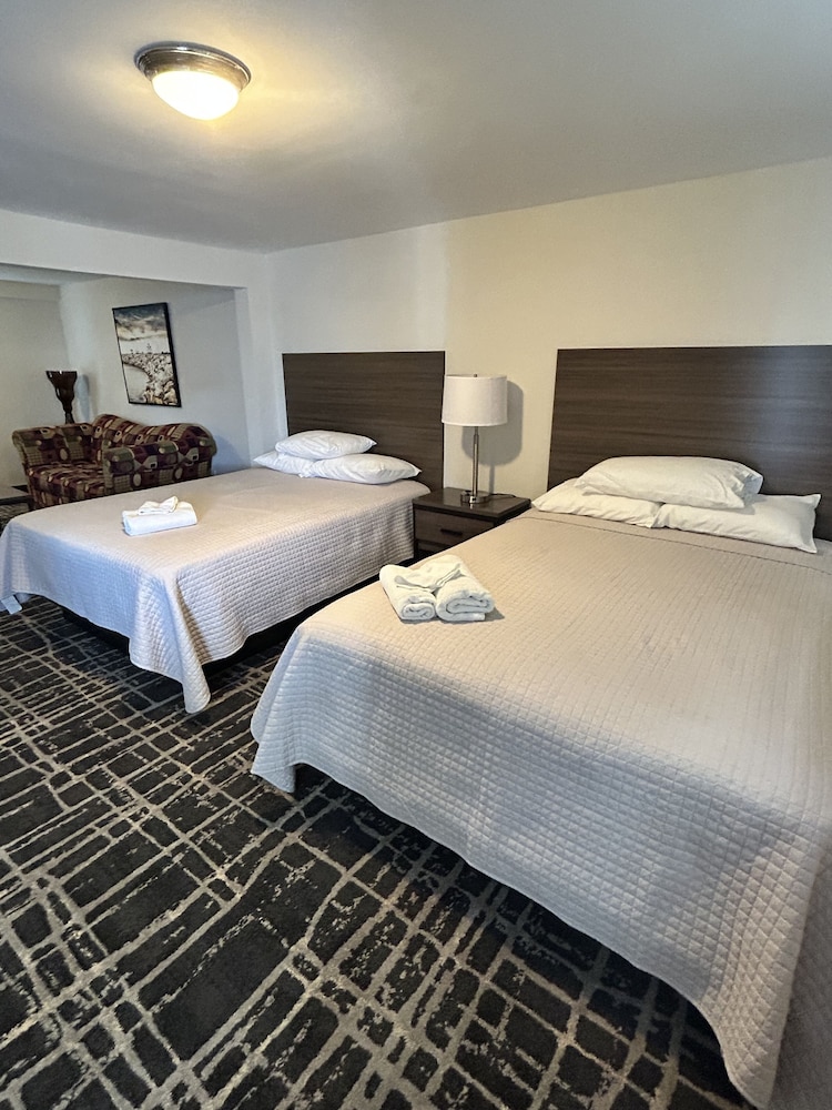 Family Suite, Multiple Beds, Pool View