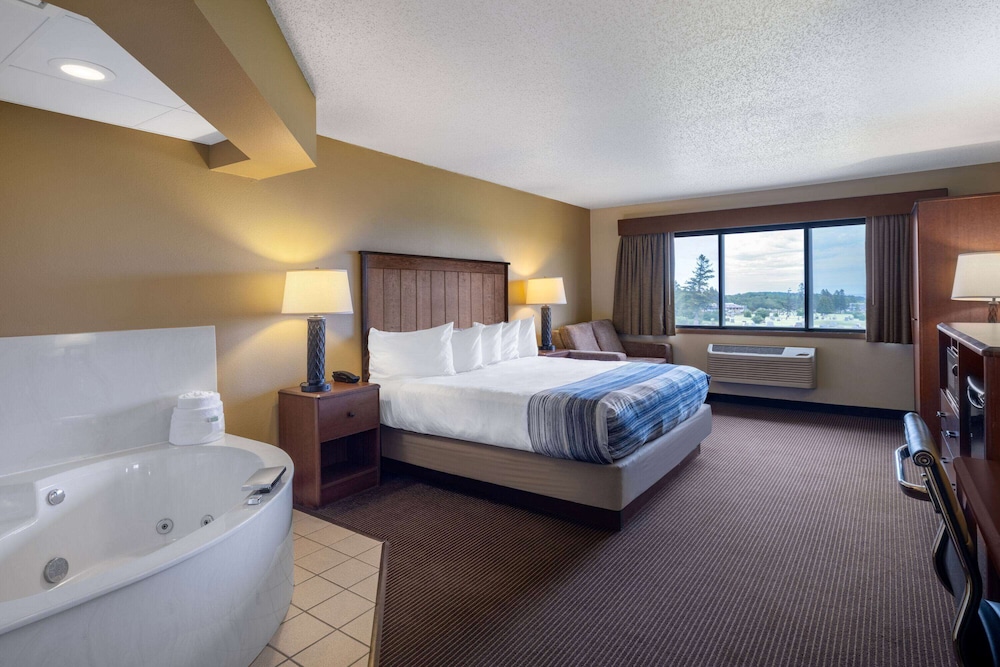 Suite, 1 King Bed, Non Smoking (Second Floor) photo 1