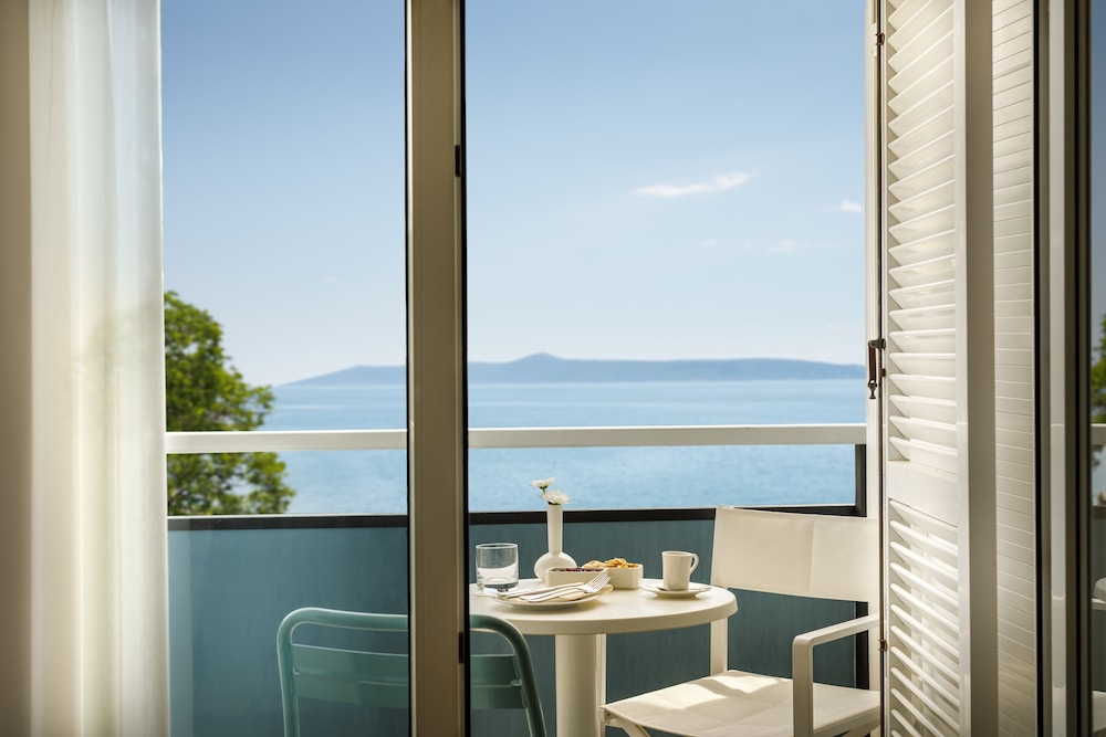Superior twin room, sea side - Photo 5