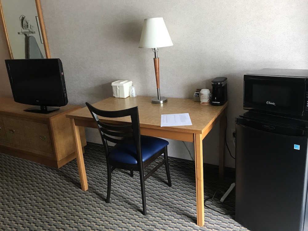 Standard Room, 1 Queen Bed, Non Smoking - Photo 2