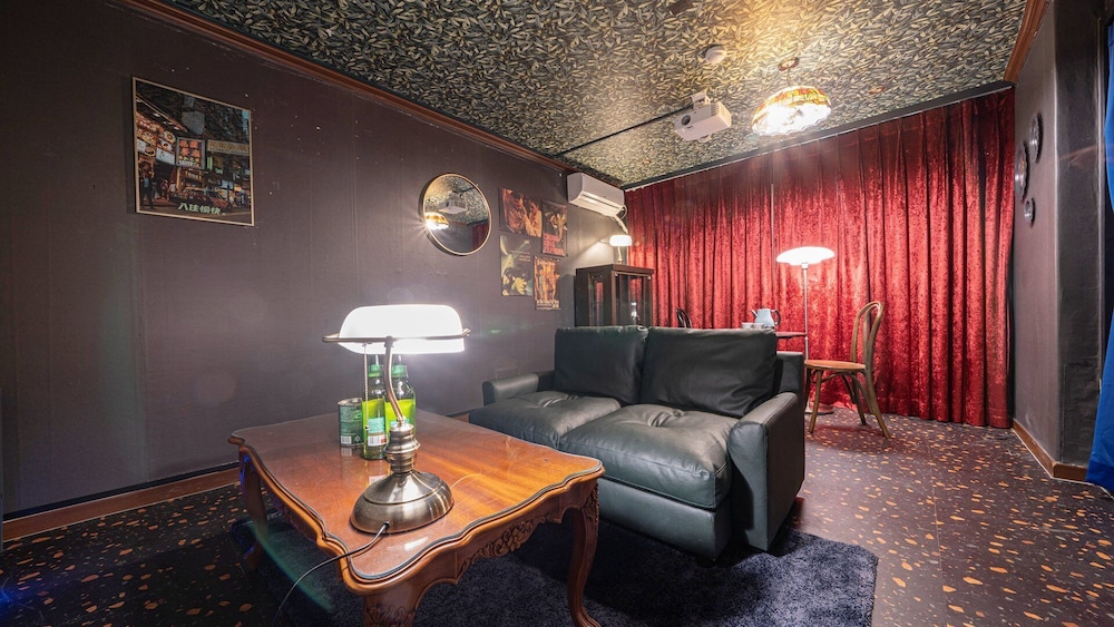 Party Room - Photo 16