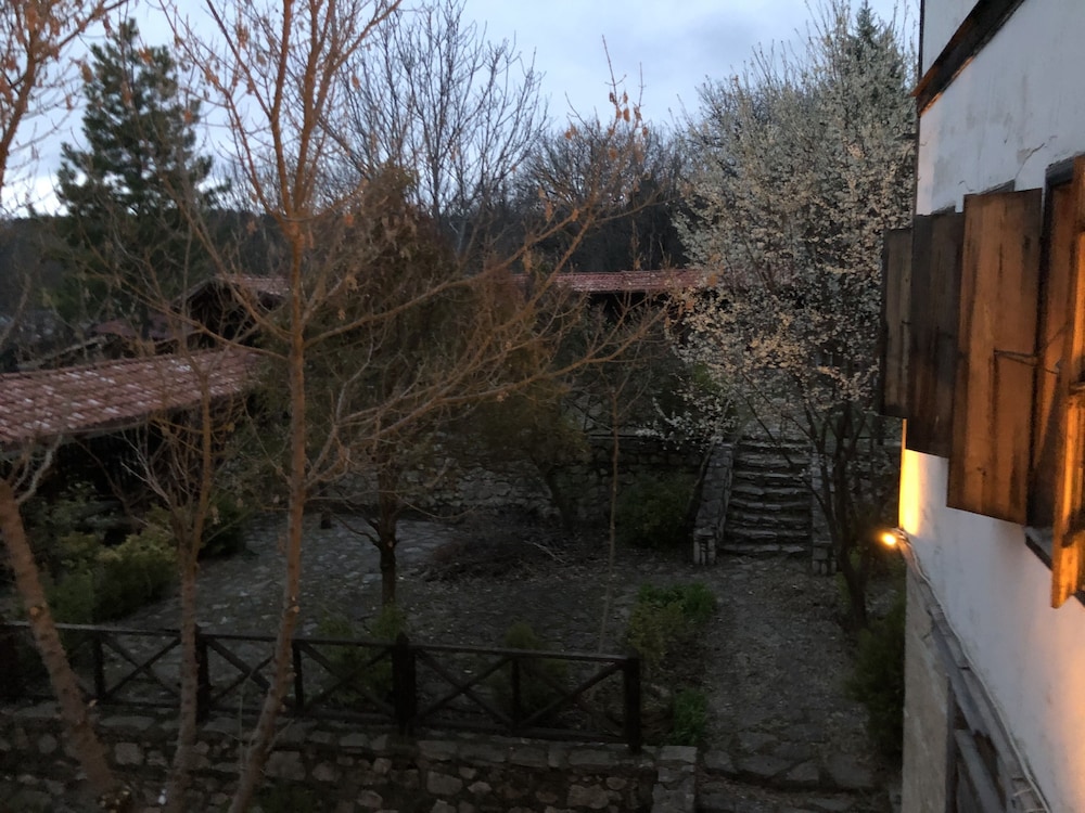 Traditional Room, Multiple Beds, Garden View photo 2