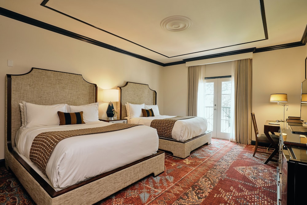 Premier Room, 2 Queen Beds photo 3