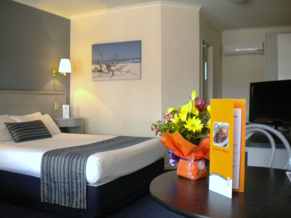 Standard Room, Multiple Beds - Photo 5