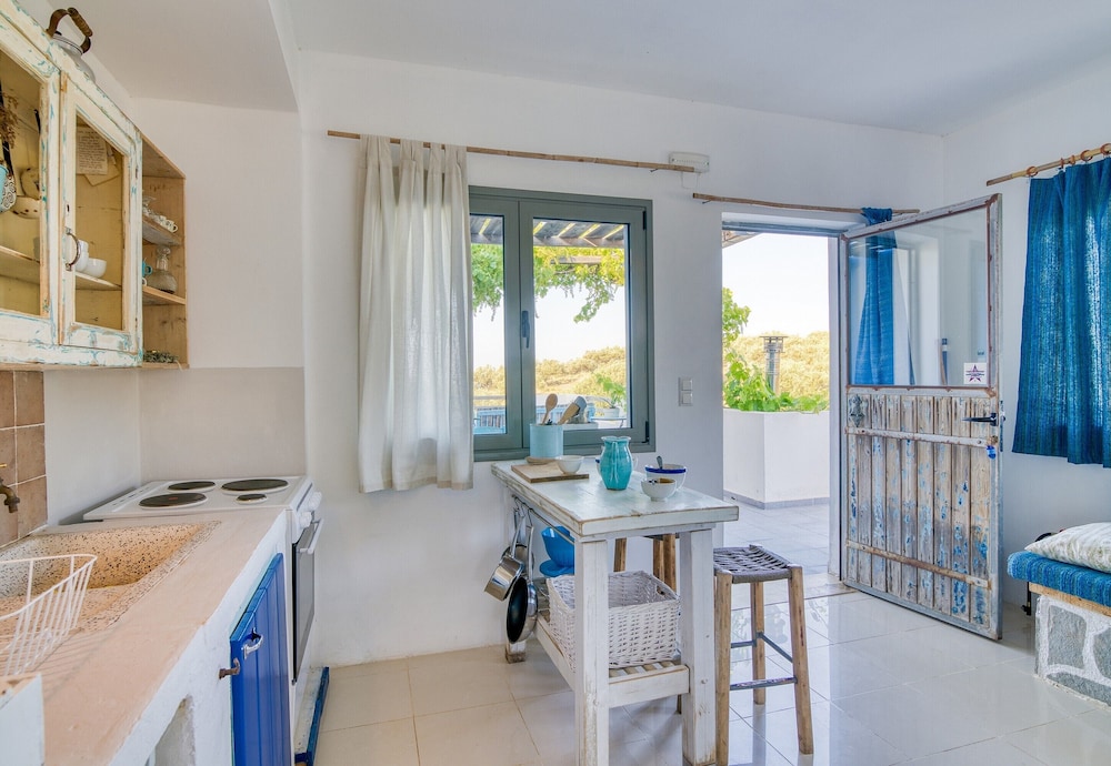 Family Apartment, 1 Double Bed With Sofa Bed, Garden Area (Feel Good Apartment Heraklion) photo 3