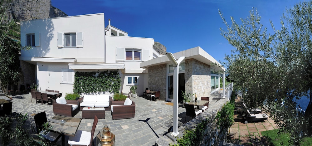 Luxury Villa photo 3