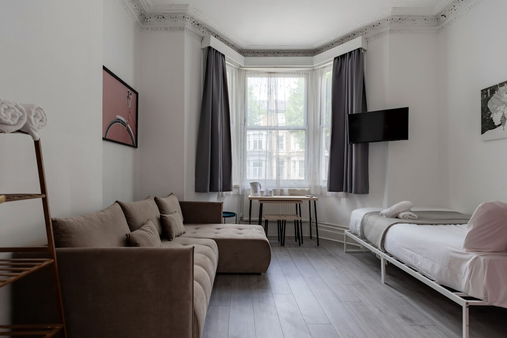 Classic Quadruple Room, Ensuite photo 3
