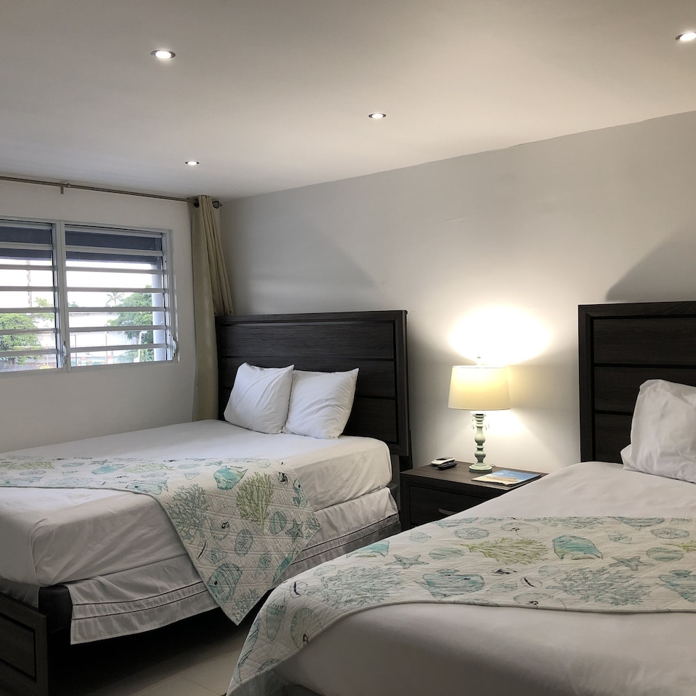 Basic Quadruple Room, 2 Queen Beds, Beachside photo 3