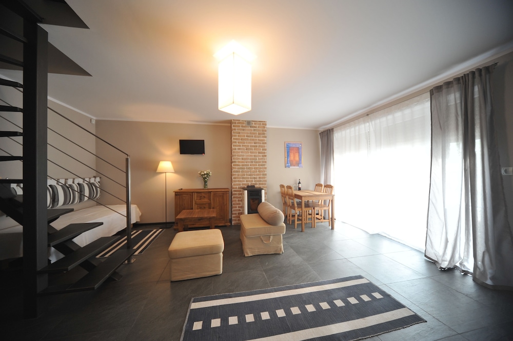 Apartment, 2 Bedrooms, Lake View photo 1