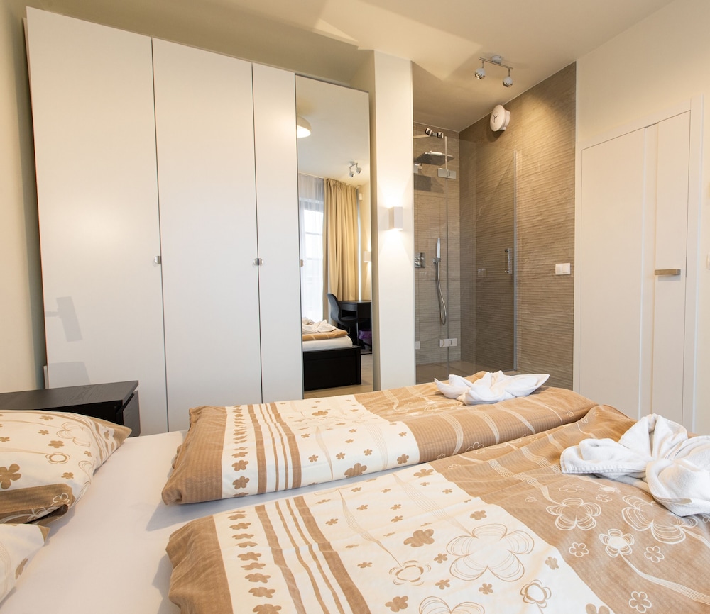 Luxury Apartment photo 2