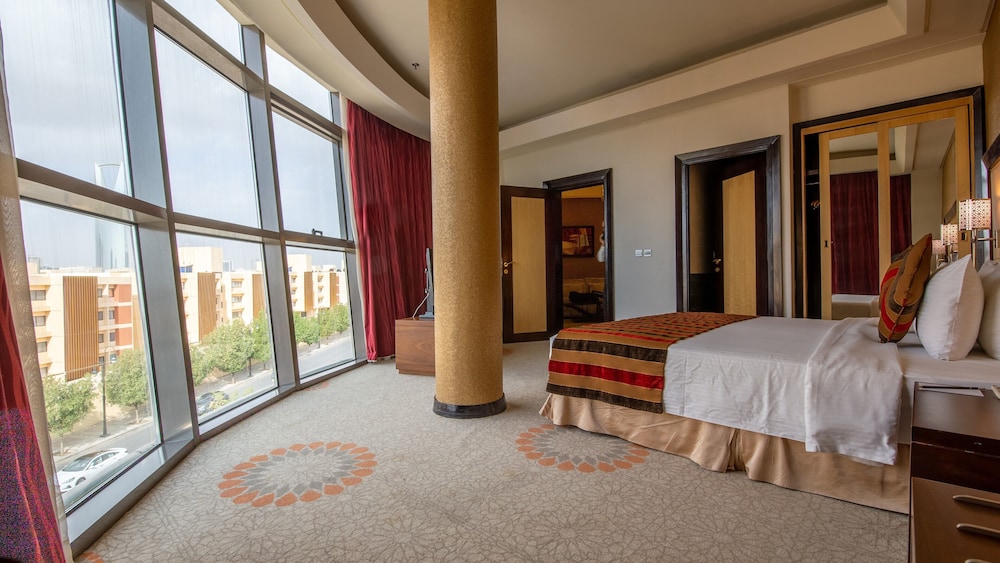 Royal Suite photo 2