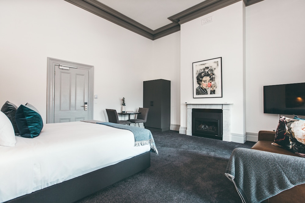 Hunter Suite