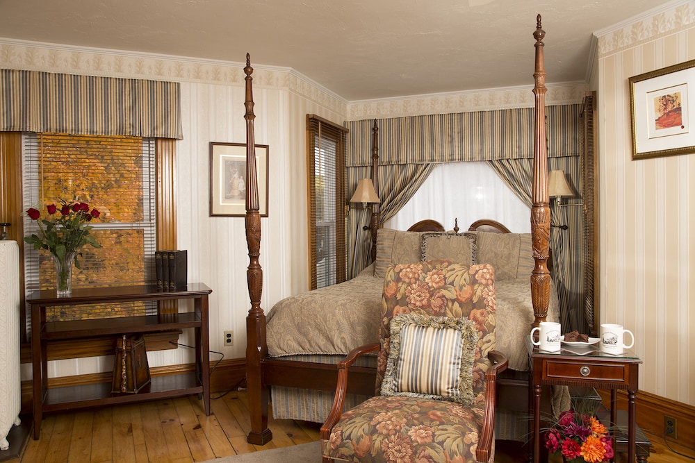 Taft Deluxe Bedroom photo 1