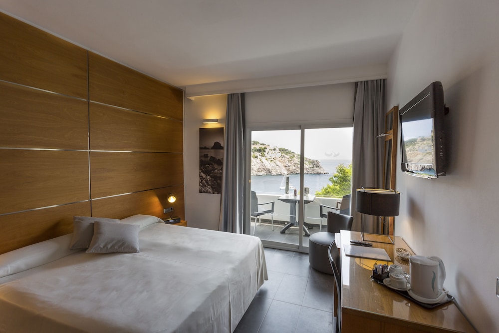 Deluxe Room, Sea View (Single Use) - Photo 1