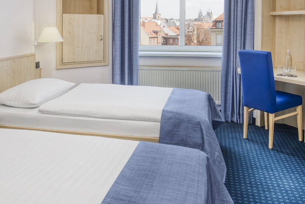 Standard Twin Room - Photo 4