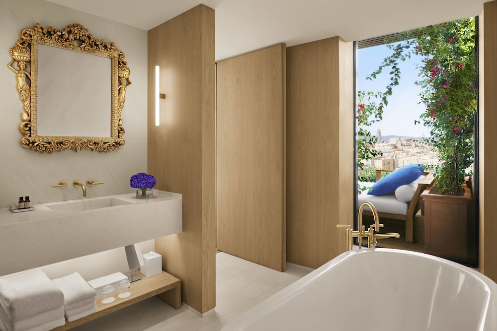Penthouse, 1 King Bed, City View (Terrace) thumbnail 6