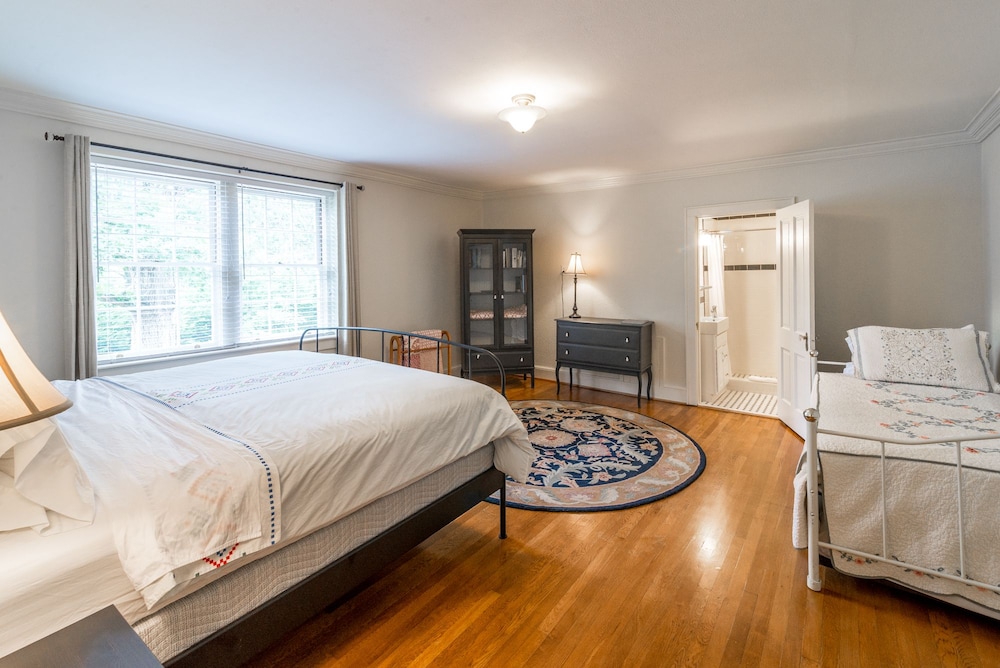 1937 Family Room with Trundle Bed photo 1