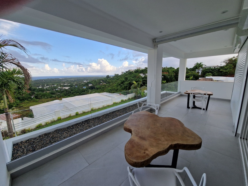 Panoramic Room, 2 Bedrooms, Pool Access, Ocean View photo 2
