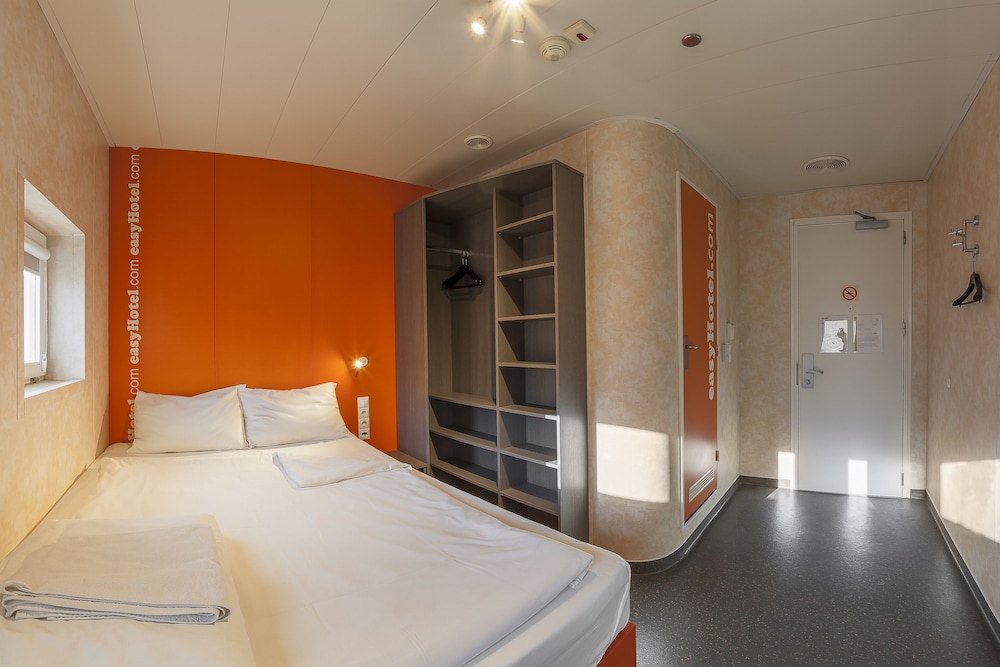 Room thumbnail 5