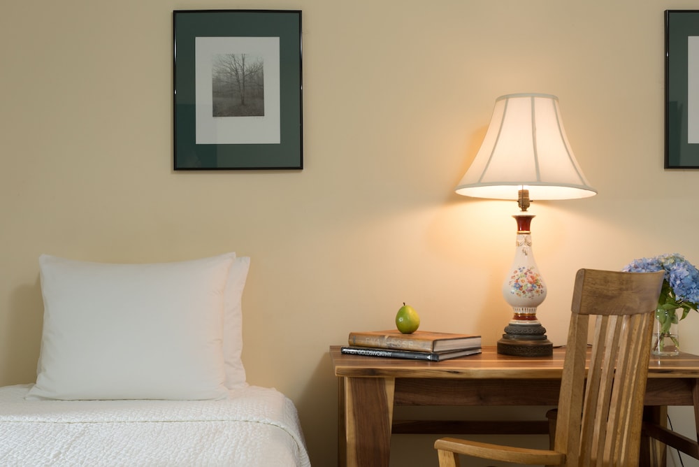 Room (8) photo 2