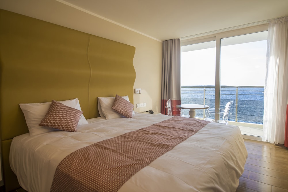 Suite, Sea View