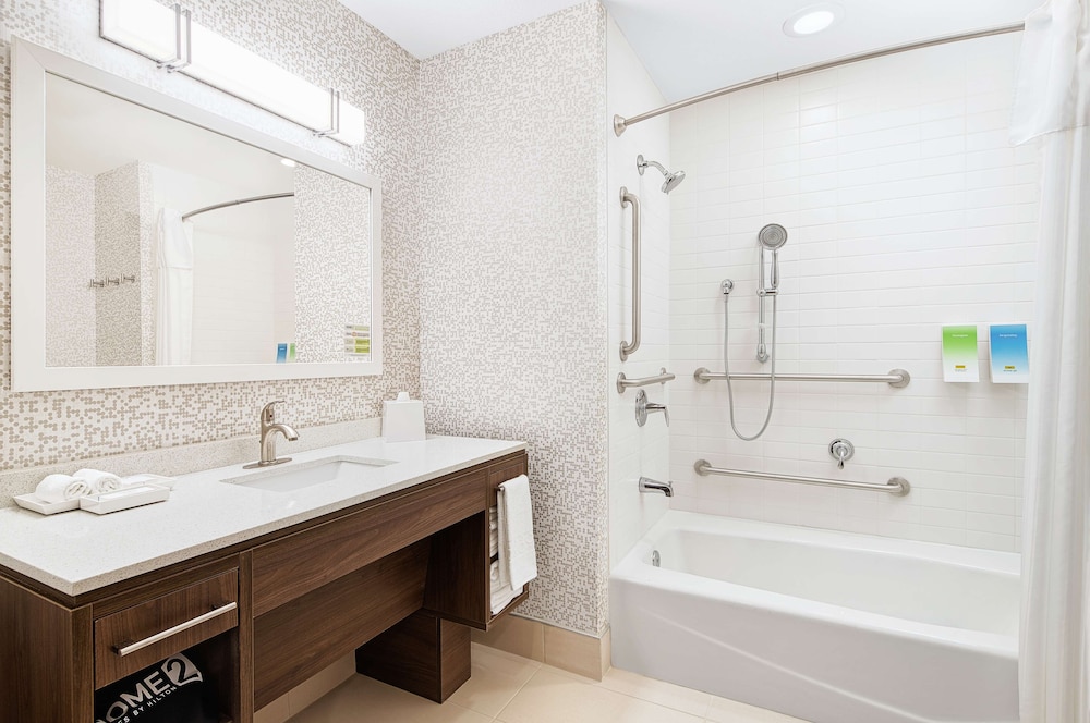 Studio, 2 Queen Beds, Accessible, Bathtub photo 3